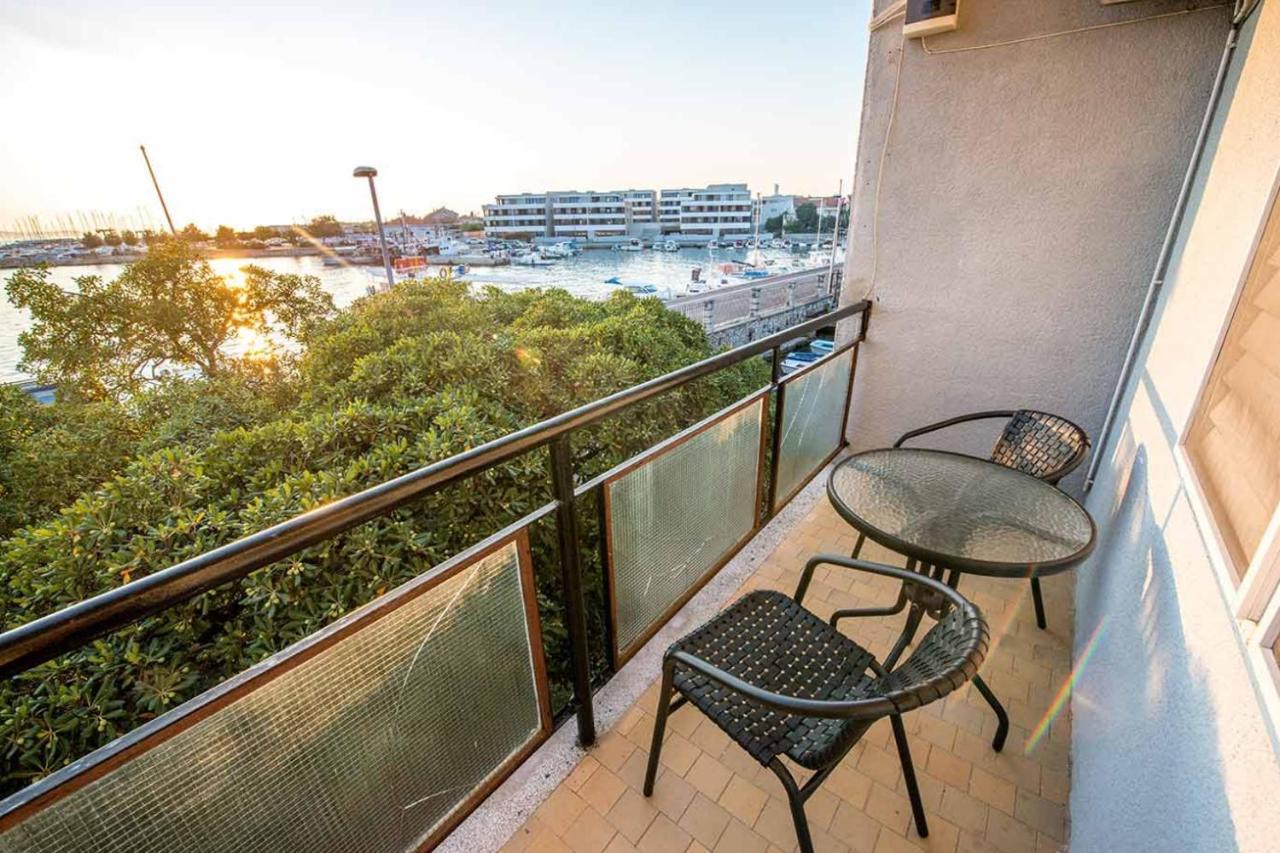 Amazing Seaview Apartment With A Balcony Near The Beach - Kneza Trpimira I 자다르 외부 사진