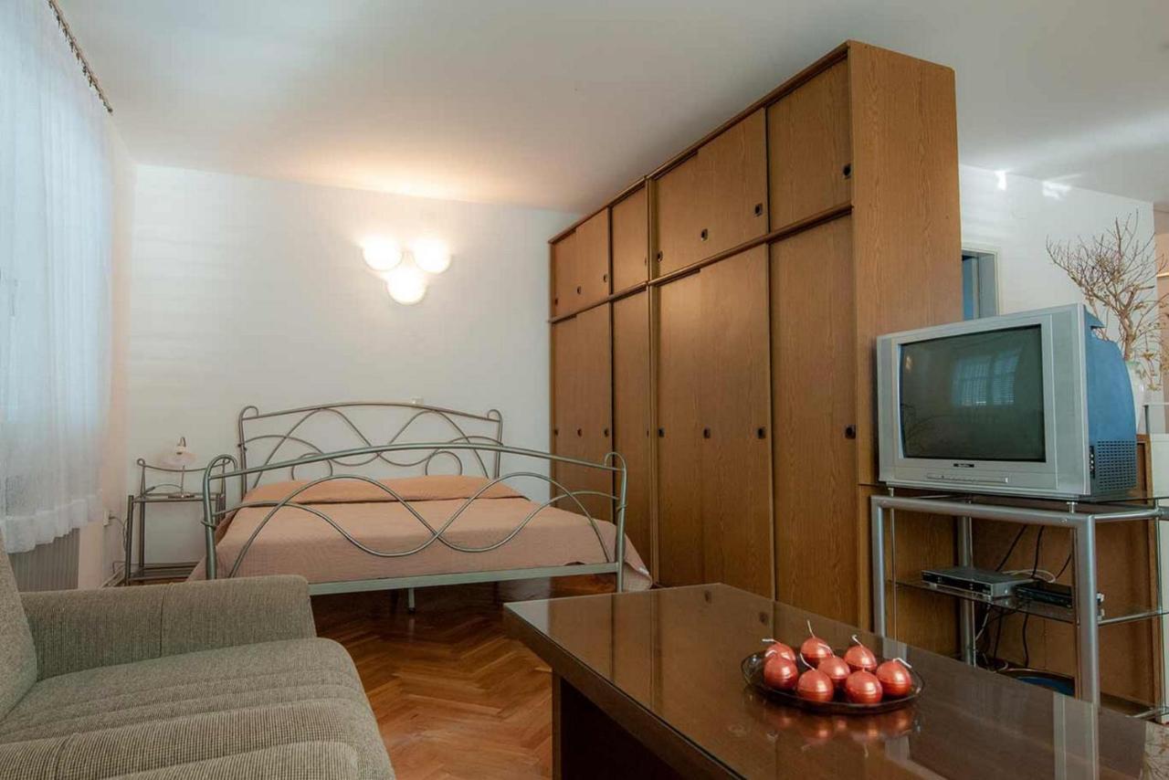 Amazing Seaview Apartment With A Balcony Near The Beach - Kneza Trpimira I 자다르 외부 사진