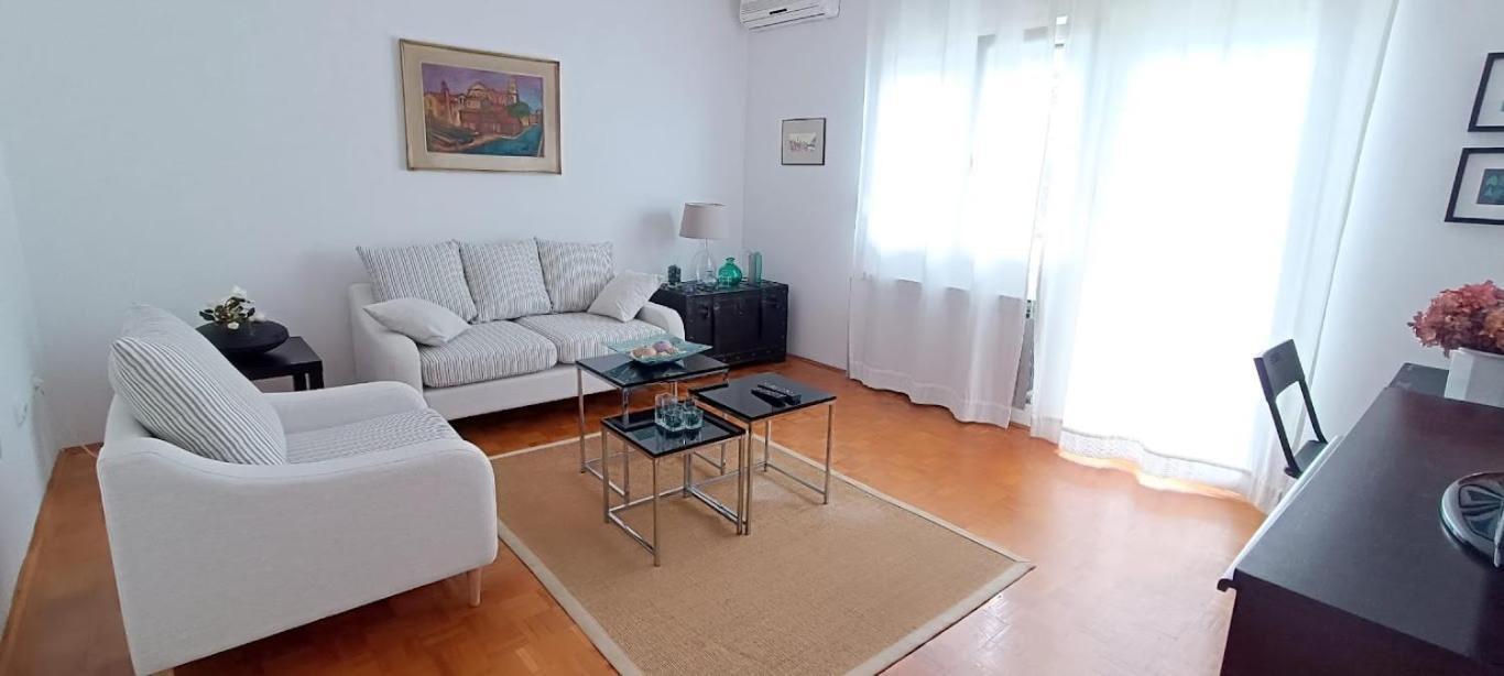 Amazing Seaview Apartment With A Balcony Near The Beach - Kneza Trpimira I 자다르 외부 사진