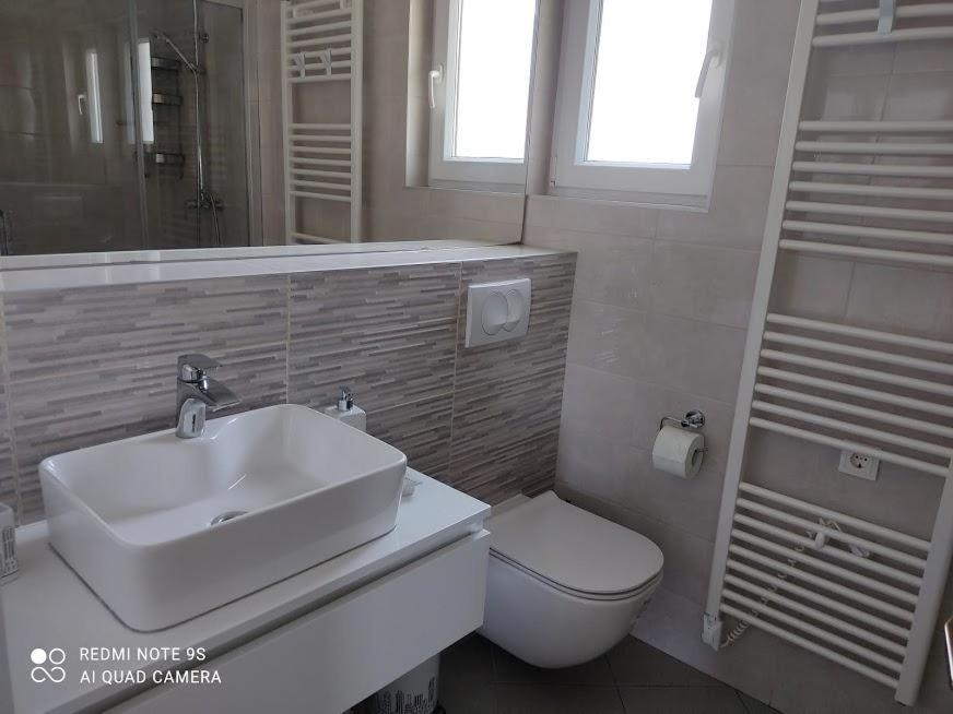 Amazing Seaview Apartment With A Balcony Near The Beach - Kneza Trpimira I 자다르 외부 사진