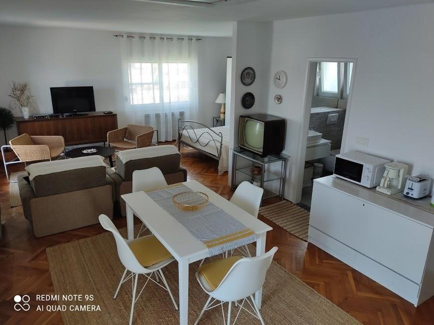 Amazing Seaview Apartment With A Balcony Near The Beach - Kneza Trpimira I 자다르 외부 사진