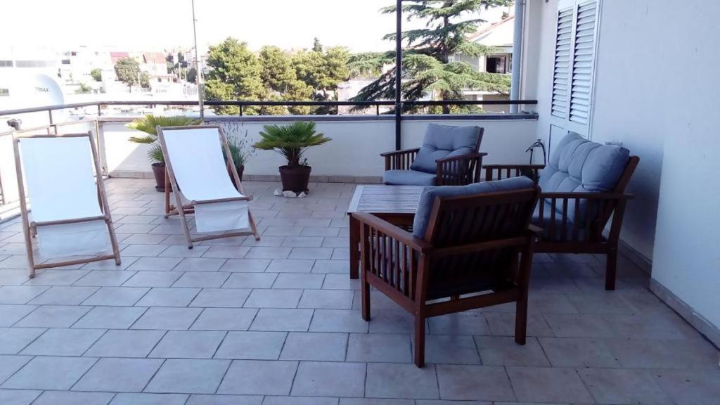 Amazing Seaview Apartment With A Balcony Near The Beach - Kneza Trpimira I 자다르 외부 사진