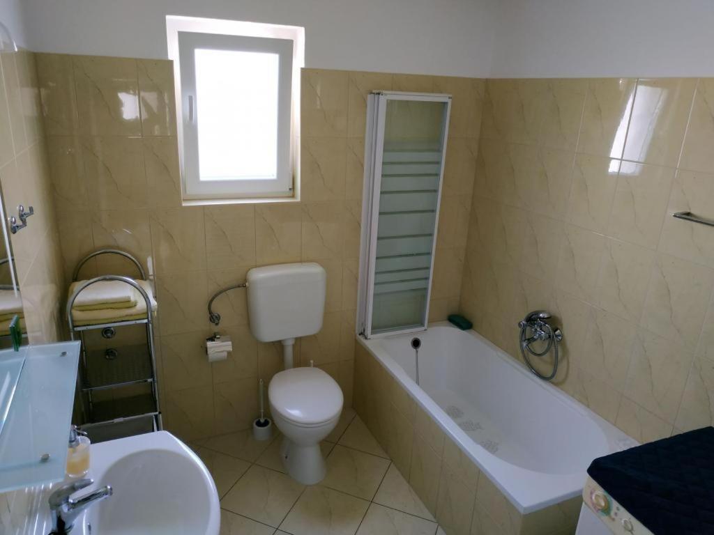 Amazing Seaview Apartment With A Balcony Near The Beach - Kneza Trpimira I 자다르 외부 사진