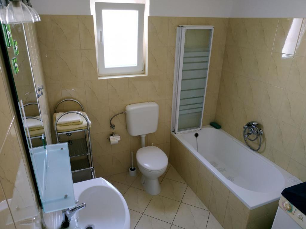 Amazing Seaview Apartment With A Balcony Near The Beach - Kneza Trpimira I 자다르 외부 사진